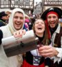 Riesen-Flachmann an Fasching